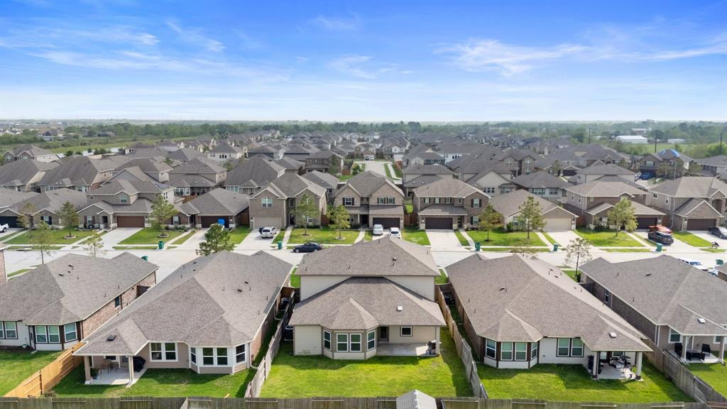 2425 Bear Creek Drive, Rosharon, Texas image 31