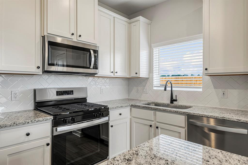 15687 Honey Cove Drive, Conroe, Texas image 11