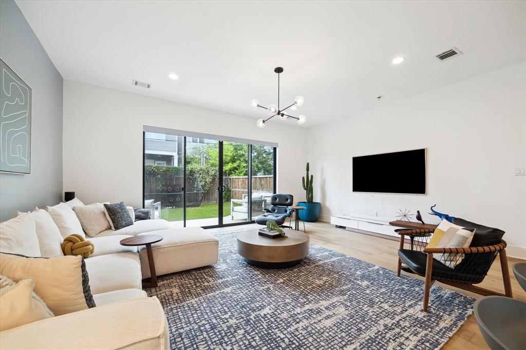 823 Aurora Street, Houston, Texas image 10