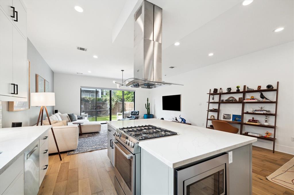 823 Aurora Street, Houston, Texas image 17
