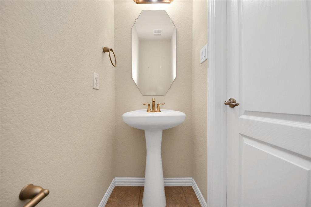 115 San Jacinto Drive, Baytown, Texas image 31