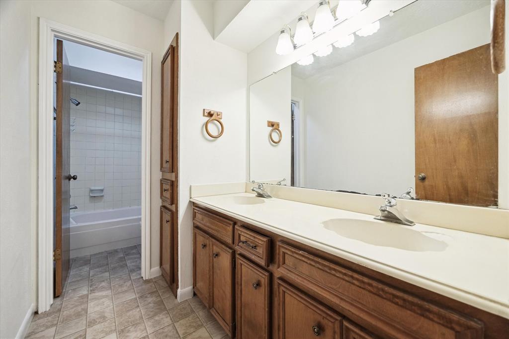 6106 Greenmont Drive, Houston, Texas image 29