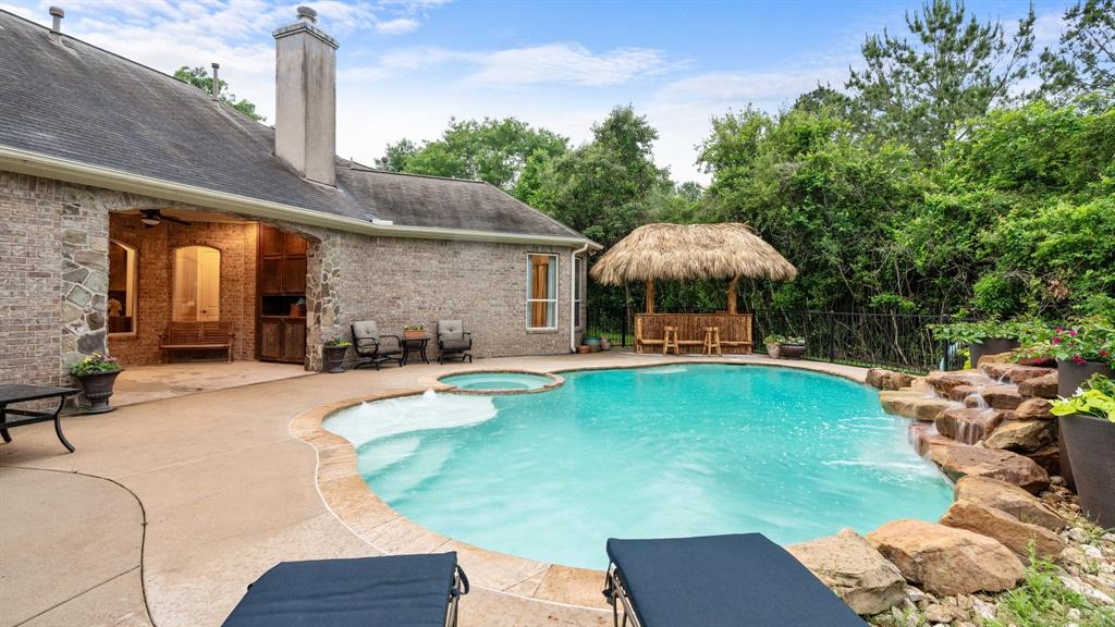 8401 Prince Charles Court, Montgomery, Texas image 4