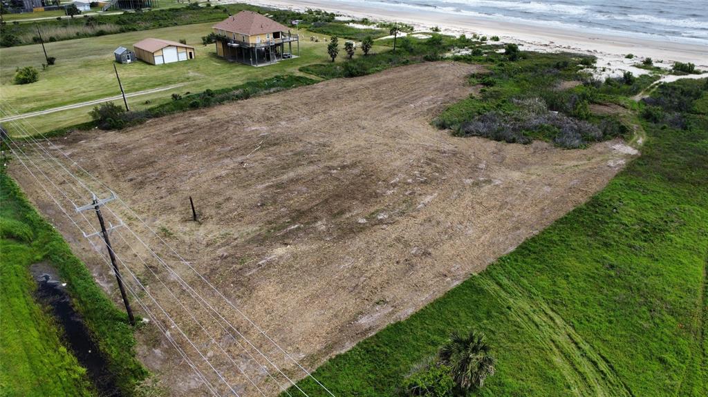 952 Marthas Vineyard Lane, Gilchrist, Texas image 1