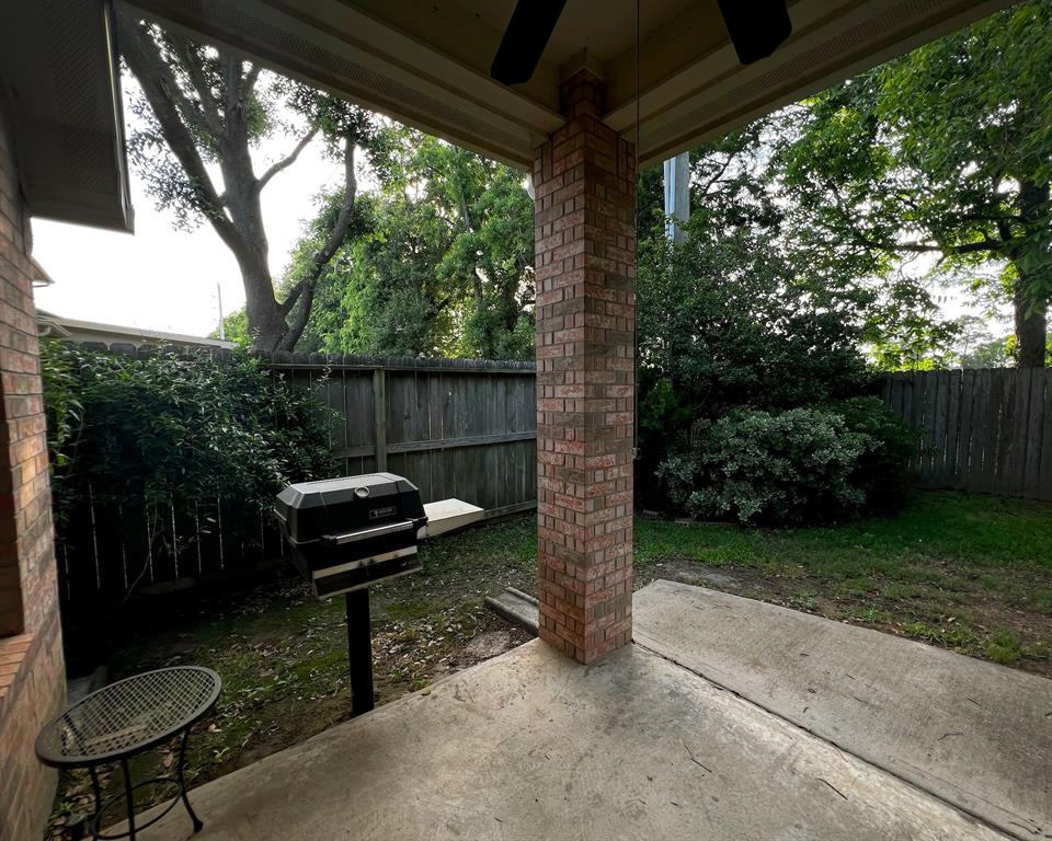 3002 Sandleigh Drive, Spring, Texas image 33