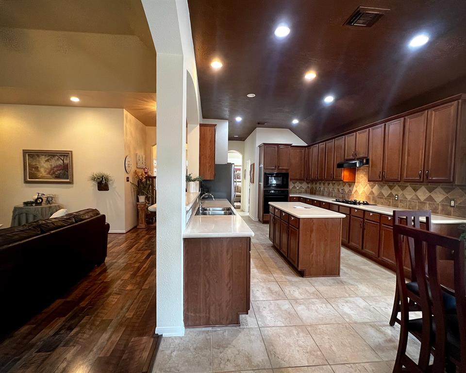 3002 Sandleigh Drive, Spring, Texas image 20