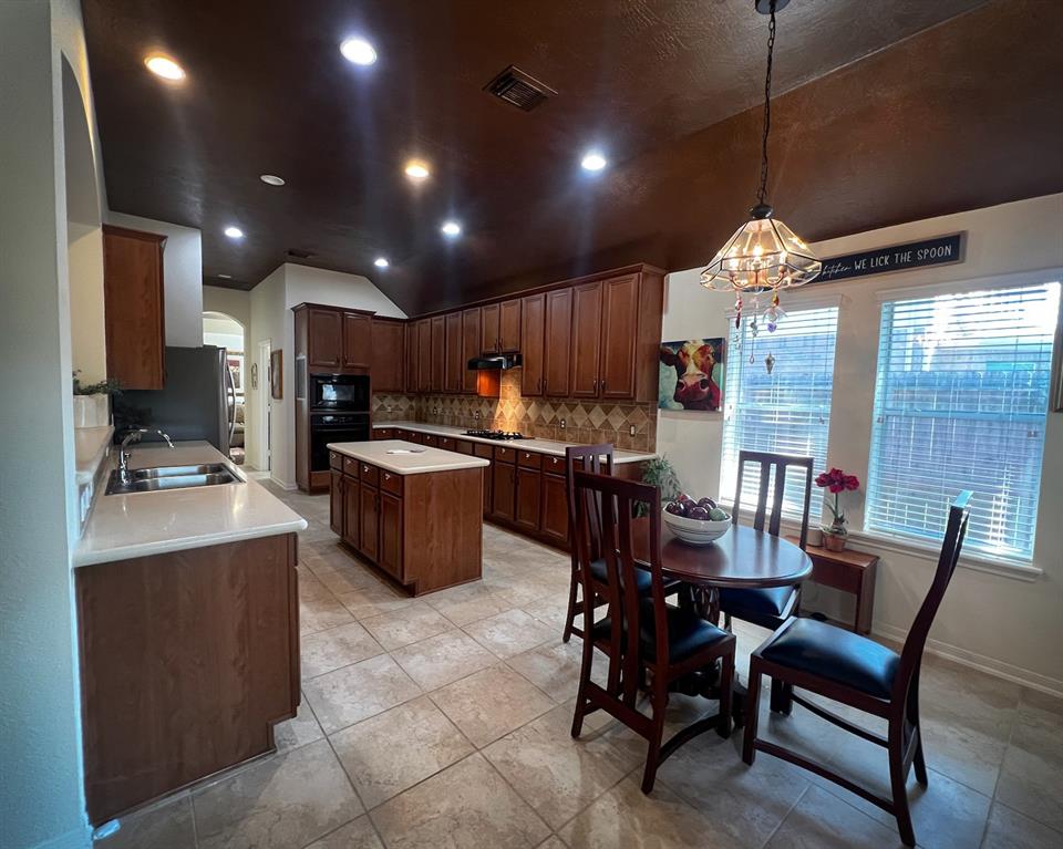 3002 Sandleigh Drive, Spring, Texas image 21