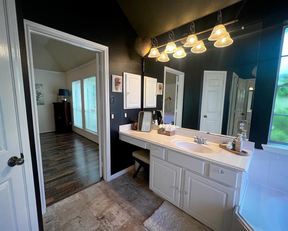 3002 Sandleigh Drive, Spring, Texas image 31