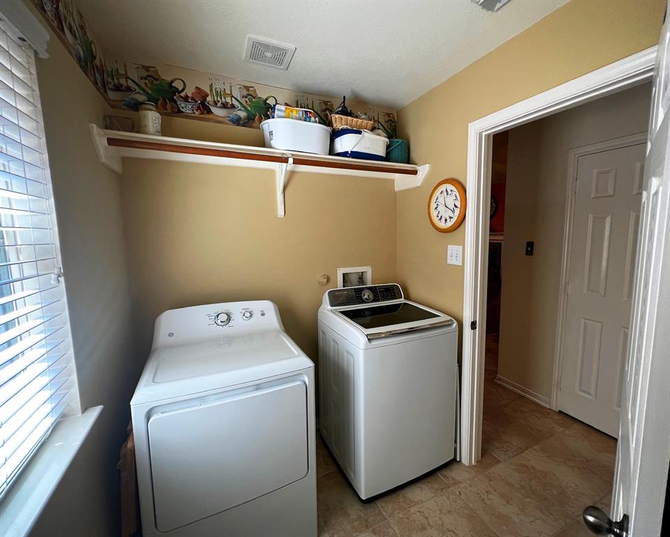 3002 Sandleigh Drive, Spring, Texas image 37