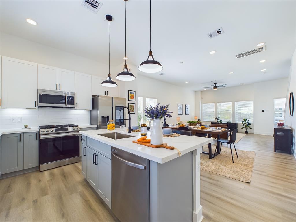 8321 Springwood Creek Lane, Houston, Texas image 1
