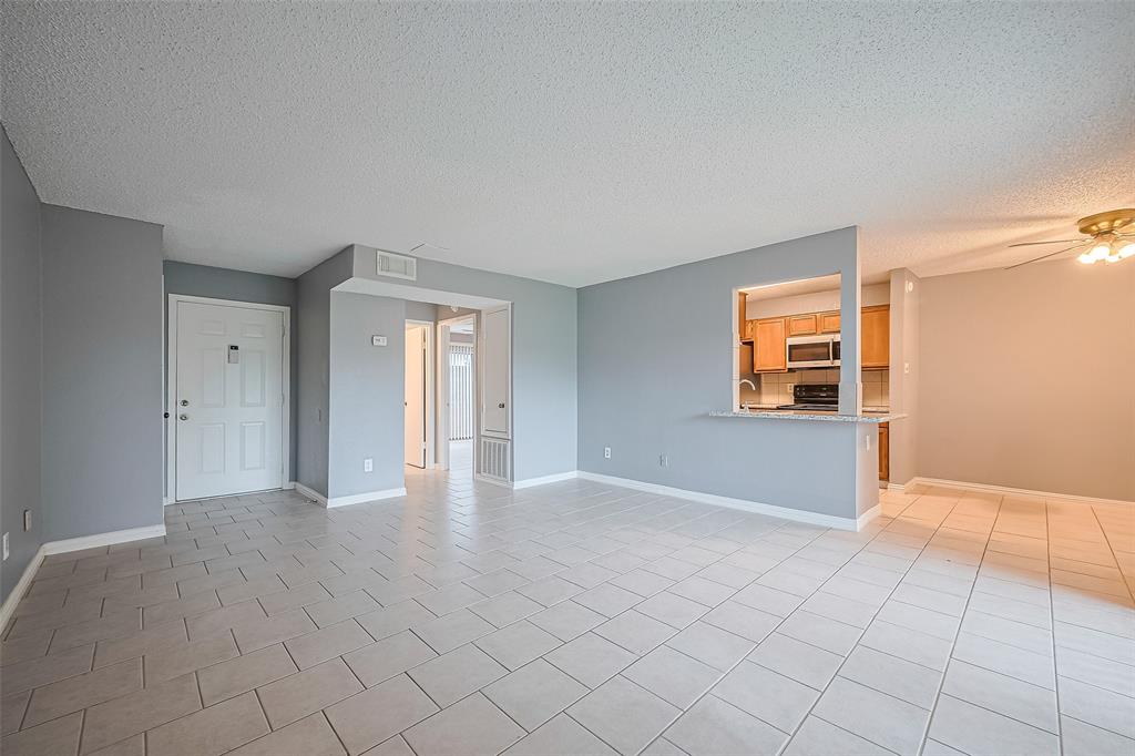 8541 Sands Point Drive, Houston, Texas image 5