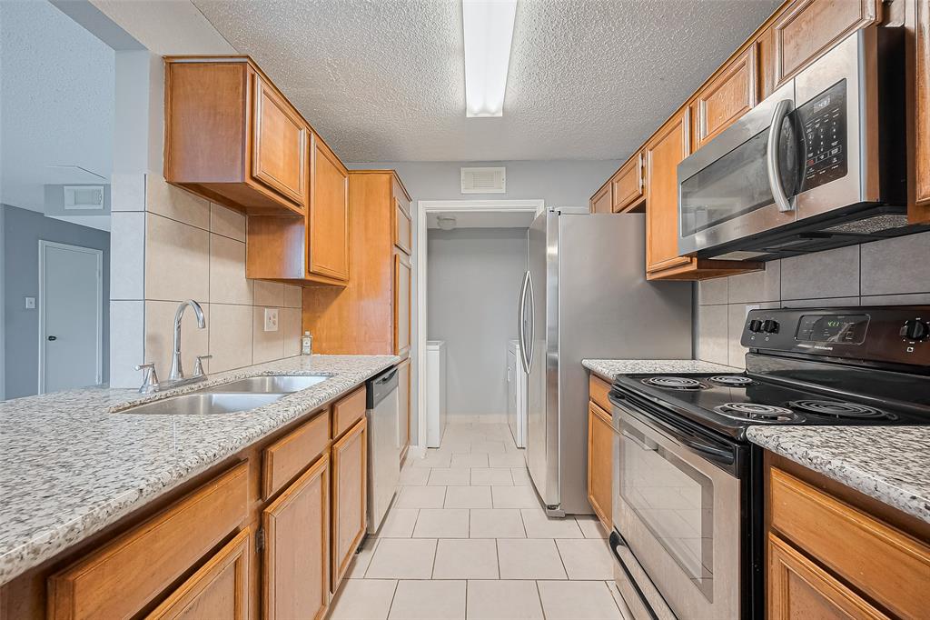 8541 Sands Point Drive, Houston, Texas image 8