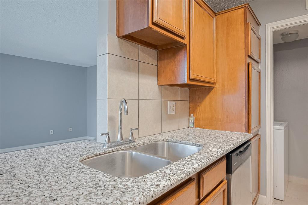 8541 Sands Point Drive, Houston, Texas image 9