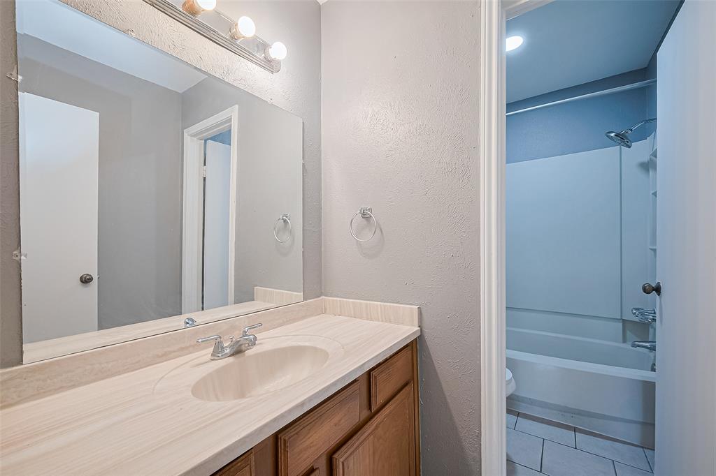 8541 Sands Point Drive, Houston, Texas image 14