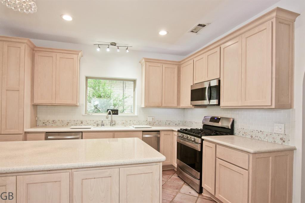 203 Lakeside Boulevard, Sugar Land, Texas image 10