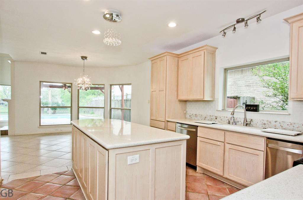 203 Lakeside Boulevard, Sugar Land, Texas image 9