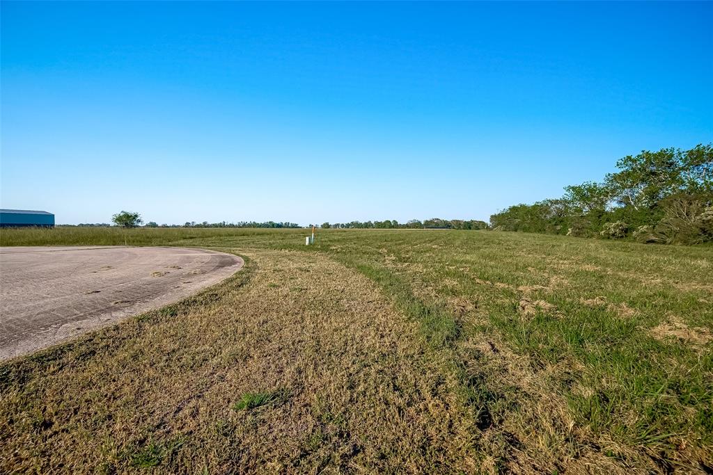 1805 Apache Trail, Angleton, Texas image 6