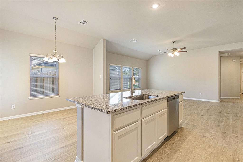 212 Forest Park Drive, West Columbia, Texas image 11