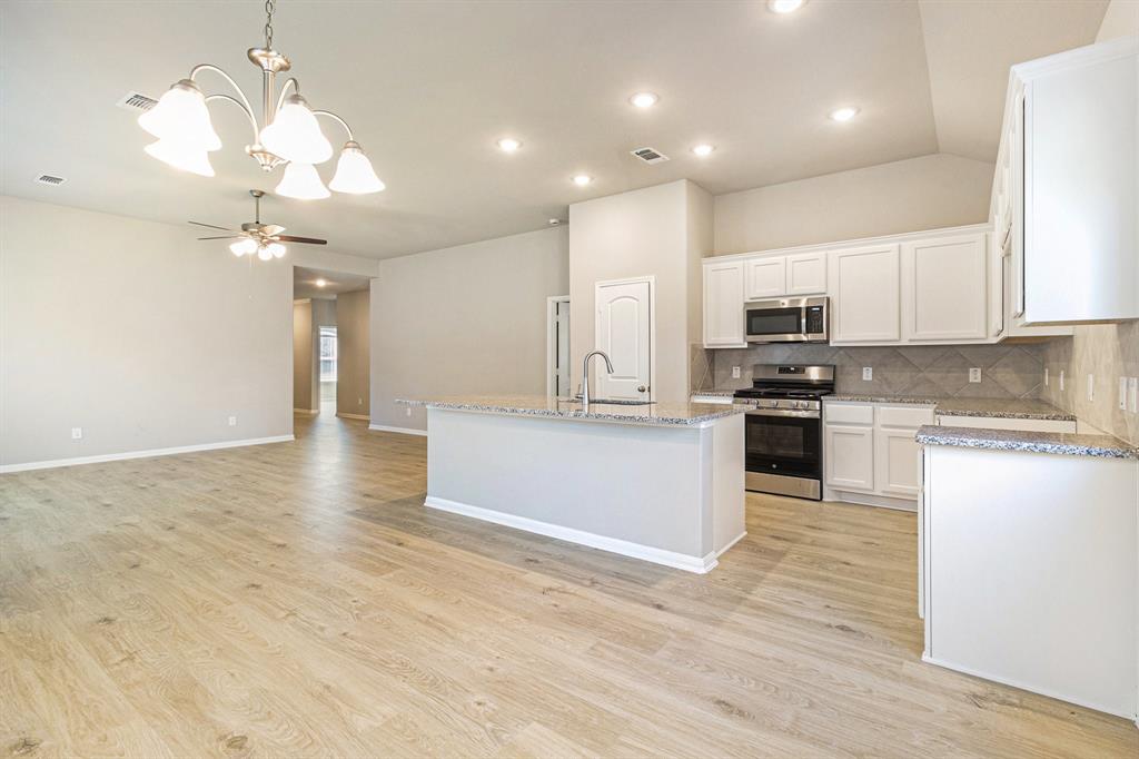 212 Forest Park Drive, West Columbia, Texas image 12