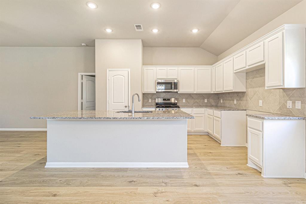 212 Forest Park Drive, West Columbia, Texas image 13