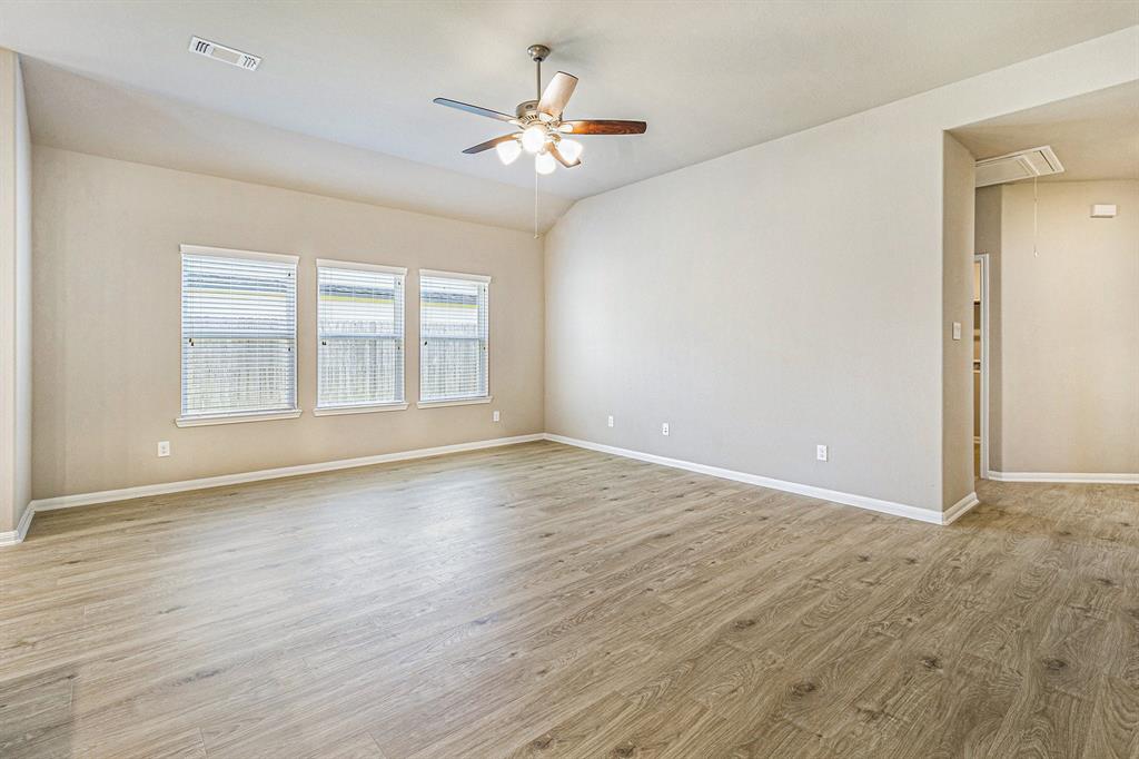 212 Forest Park Drive, West Columbia, Texas image 6
