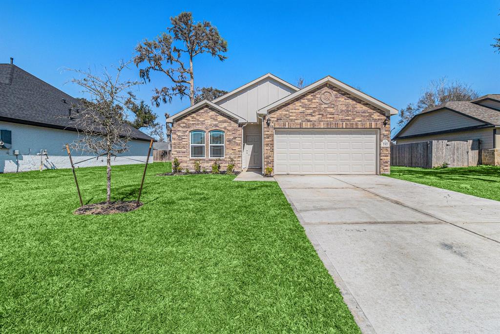 212 Forest Park Drive, West Columbia, Texas image 2