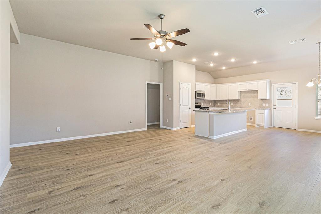 212 Forest Park Drive, West Columbia, Texas image 7