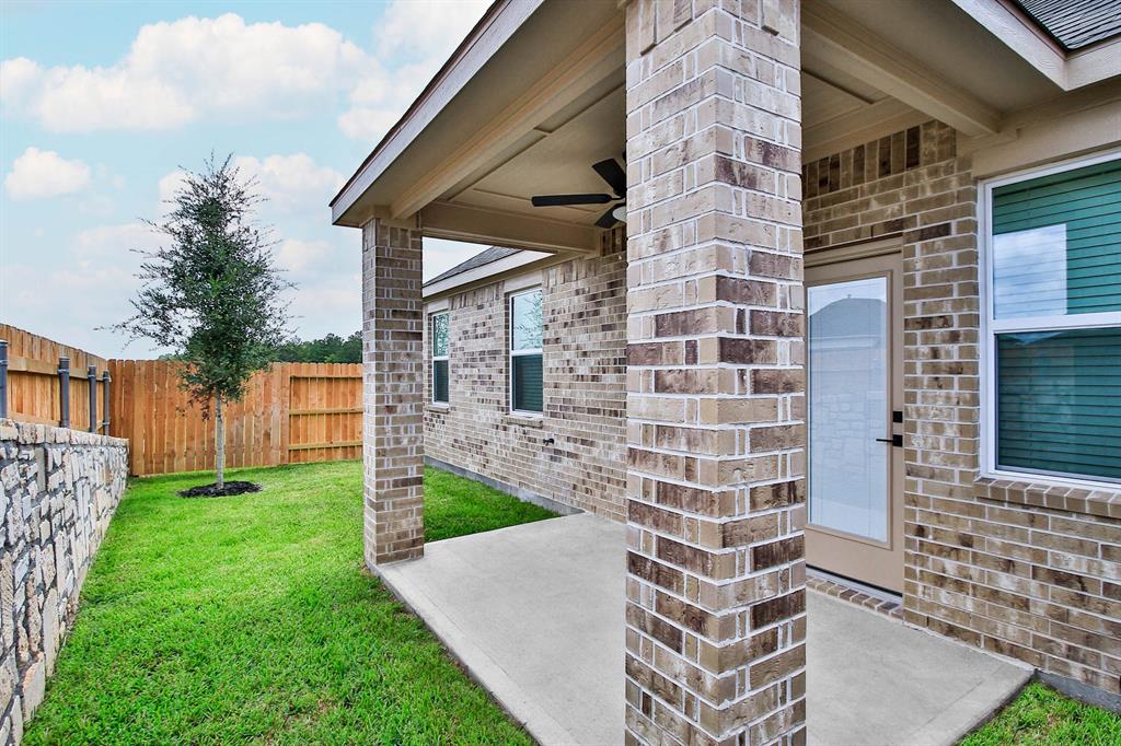 6123 White Spruce Drive, Conroe, Texas image 2