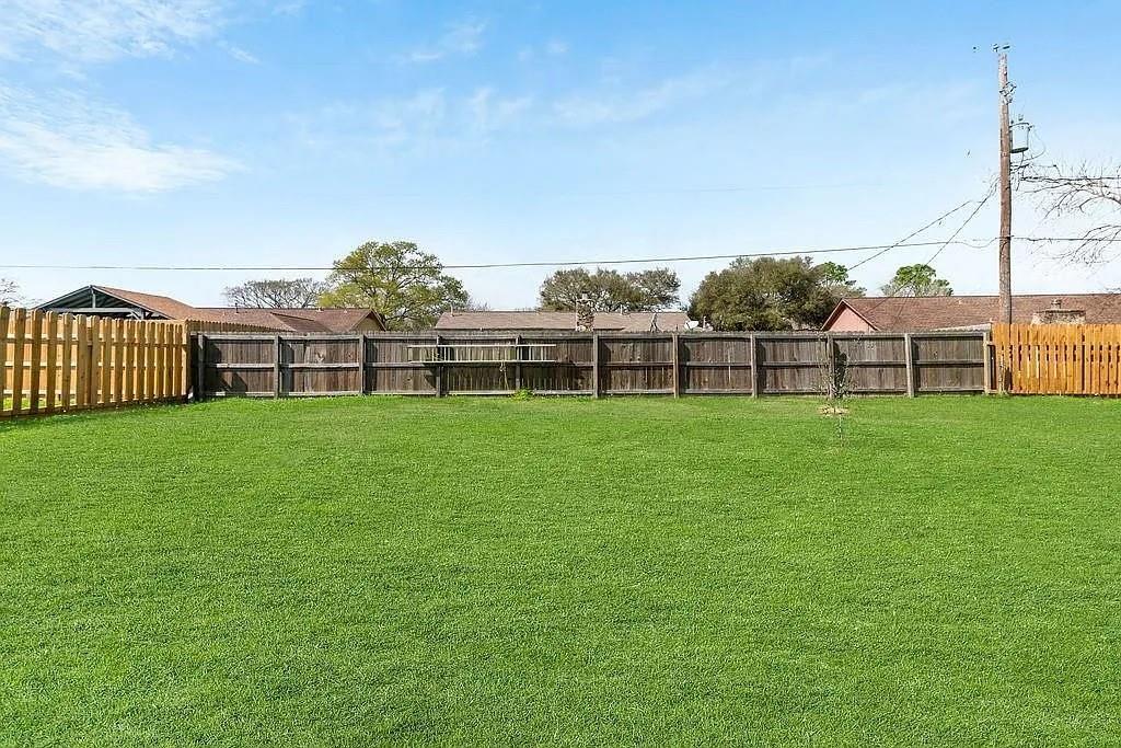59 Blue Bell Court, Lake Jackson, Texas image 22