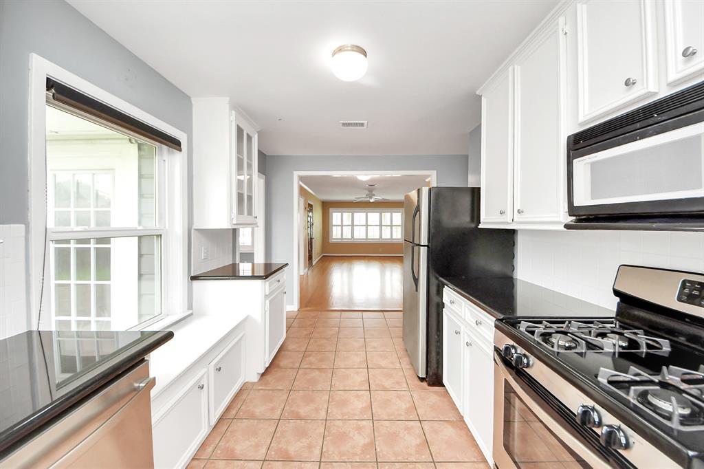 1831 Watercrest Drive, Houston, Texas image 16