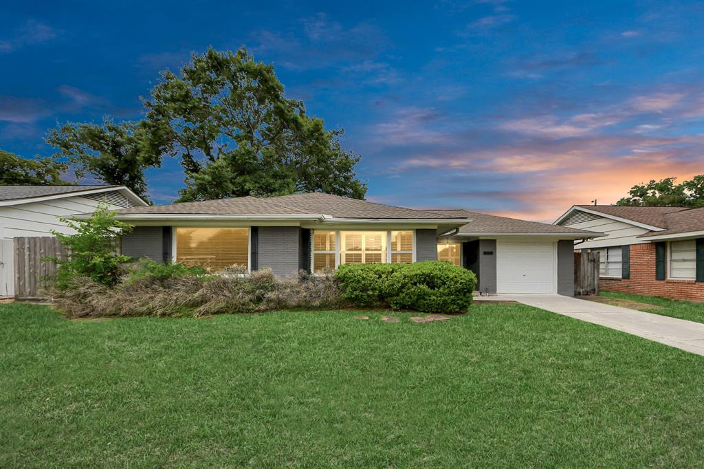 1831 Watercrest Drive, Houston, Texas image 1