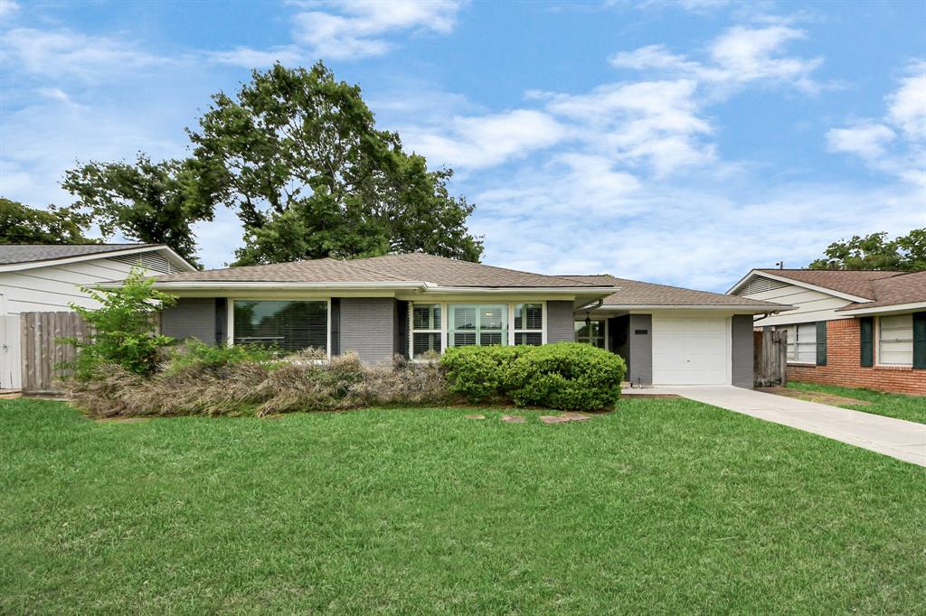 1831 Watercrest Drive, Houston, Texas image 2
