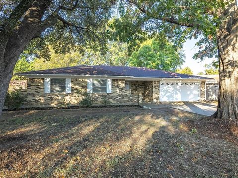 A home in Benbrook