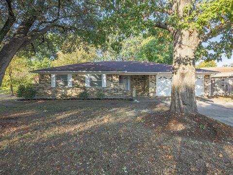 A home in Benbrook