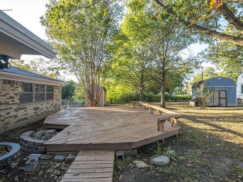 A home in Benbrook