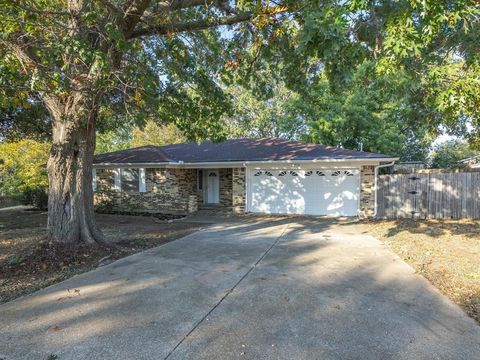 A home in Benbrook