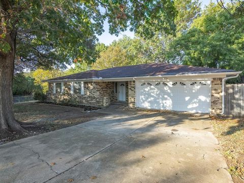 A home in Benbrook