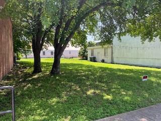 108 SE Main Street, Flatonia, Texas image 1