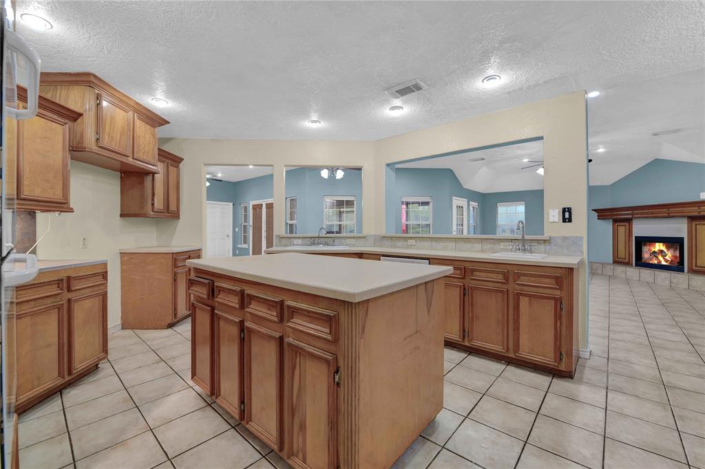 10802 4th 1/2 Street, Santa Fe, Texas image 12