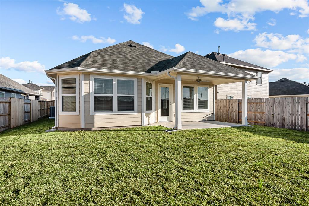 22338 Curly Maple Drive, New Caney, Texas image 4