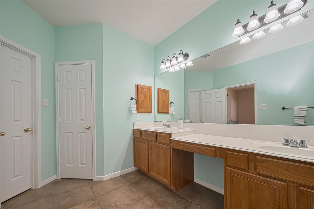 4910 Chase Wick Drive, Bacliff, Texas image 28