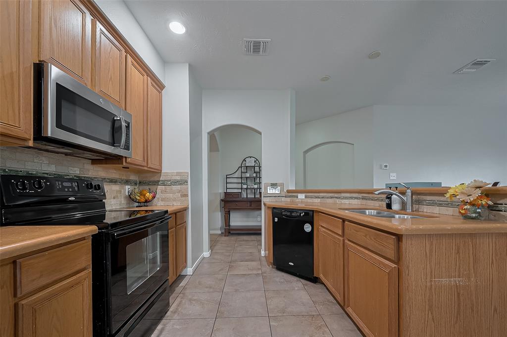 4910 Chase Wick Drive, Bacliff, Texas image 21