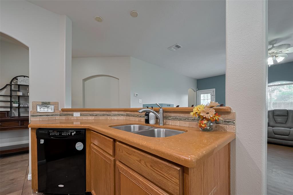 4910 Chase Wick Drive, Bacliff, Texas image 19