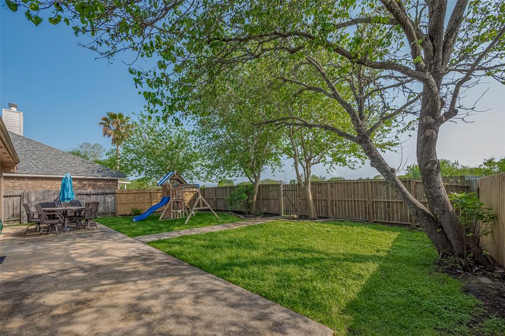 4910 Chase Wick Drive, Bacliff, Texas image 30
