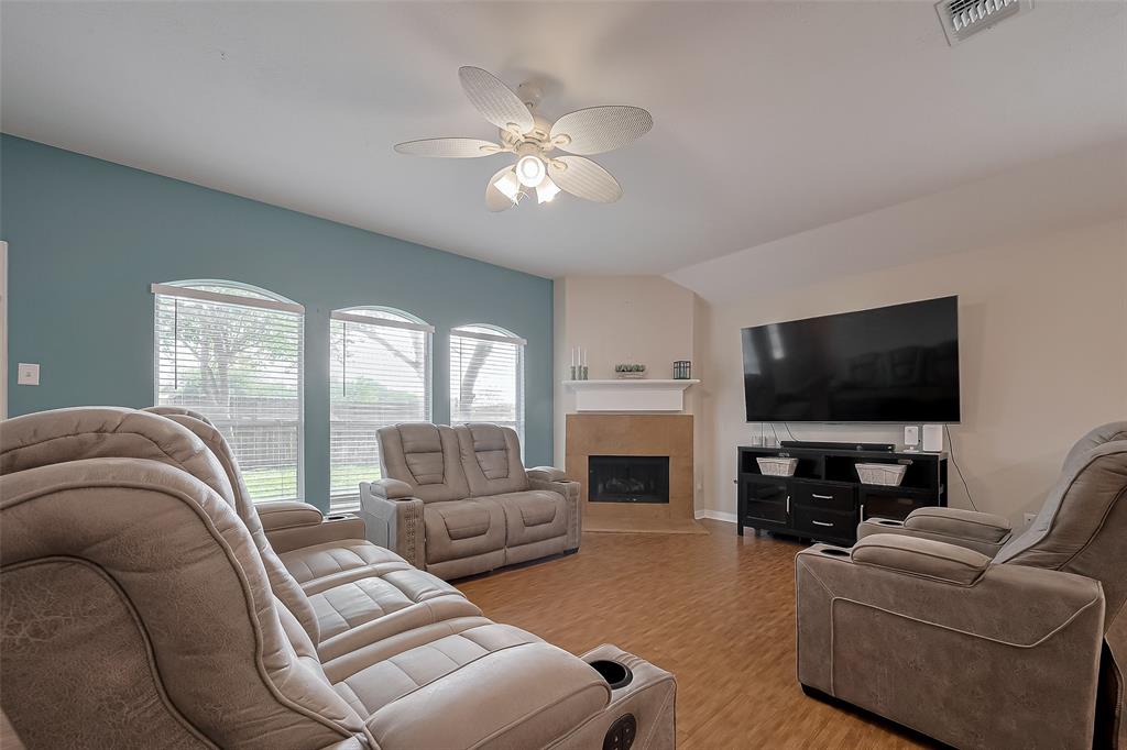 4910 Chase Wick Drive, Bacliff, Texas image 13