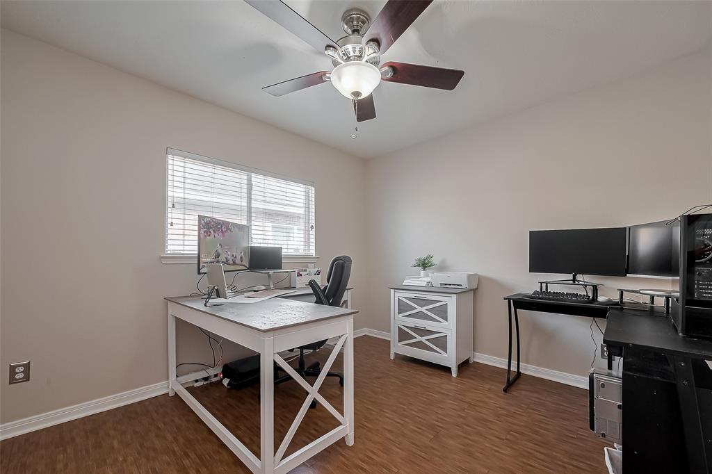 4910 Chase Wick Drive, Bacliff, Texas image 7
