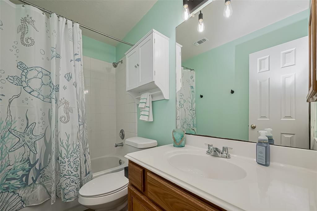 4910 Chase Wick Drive, Bacliff, Texas image 11