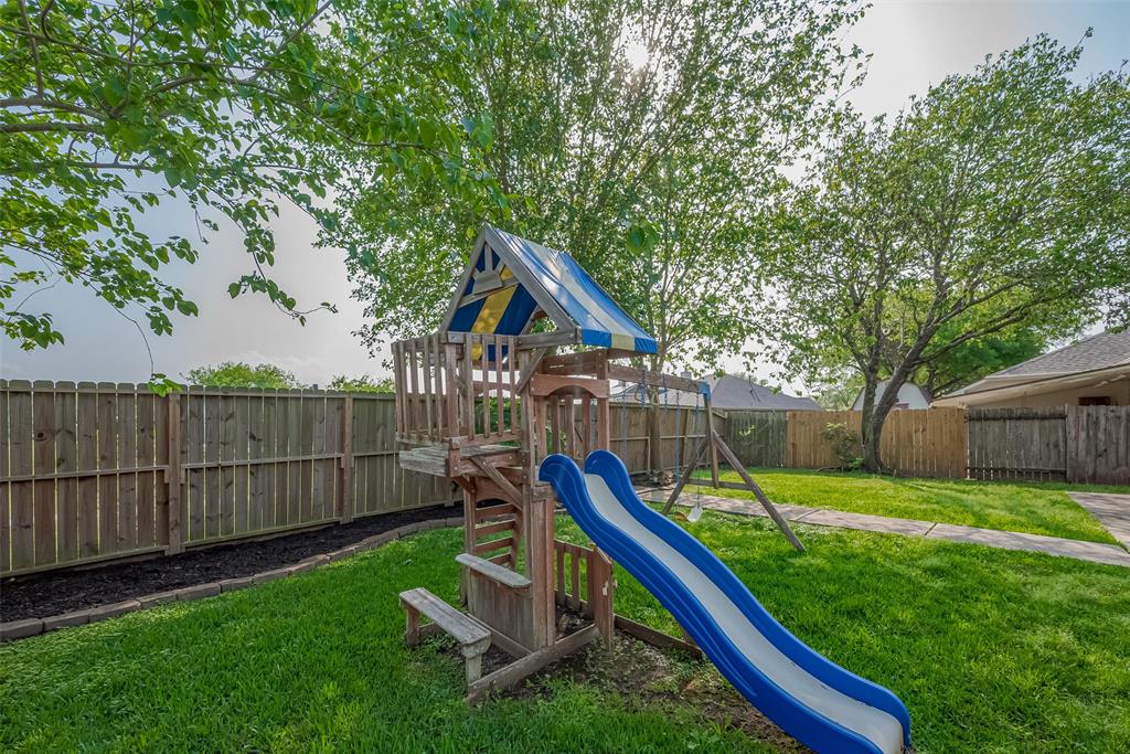 4910 Chase Wick Drive, Bacliff, Texas image 32