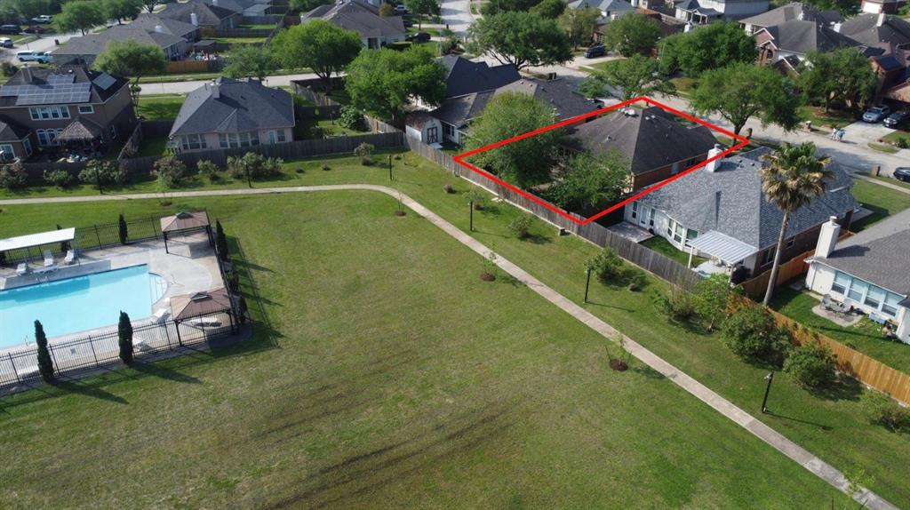 4910 Chase Wick Drive, Bacliff, Texas image 38