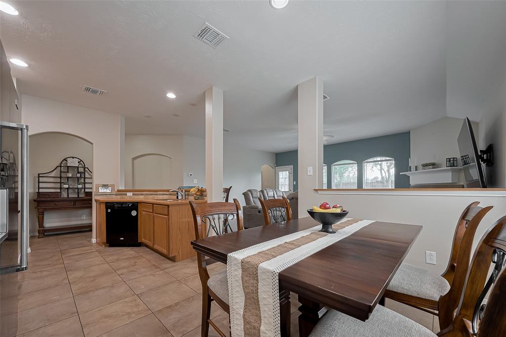 4910 Chase Wick Drive, Bacliff, Texas image 17